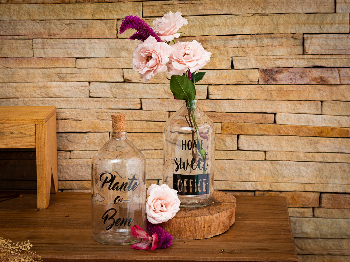 11404045781_garrafa20decorativa20de20vidro2011.jpg Garrafa decorativa de vidro com rolha e frase gravada 500 ml