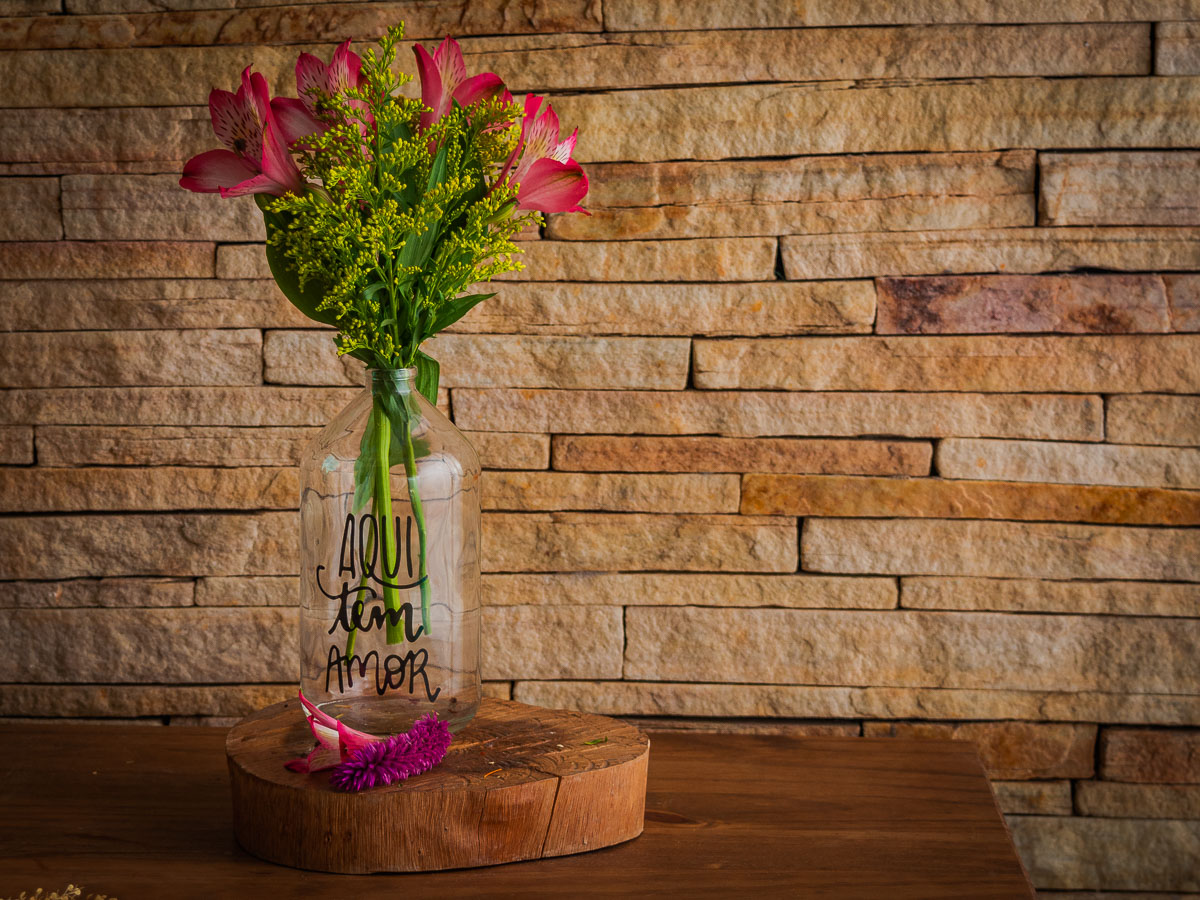 11404060295_garrafa20decorativa20de20vidro205.jpg Garrafa decorativa de vidro com rolha e frase gravada 500 ml